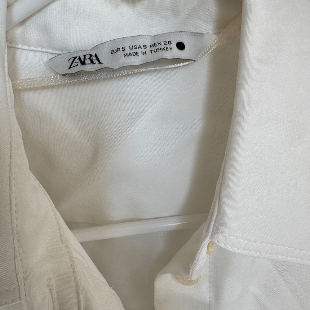 Women’s Zara white short sleeved blouse